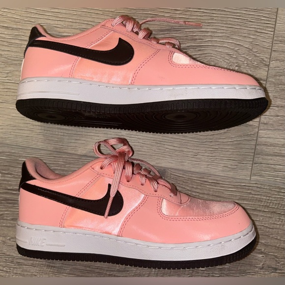 Nike AF 1 Low GS ‘Valentine's Day’ - Picture 2 of 11